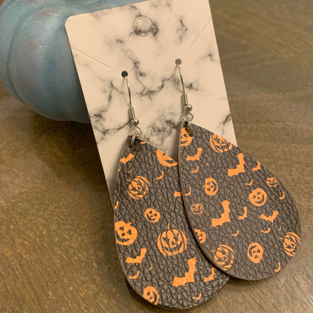 Halloween earrings 🎃